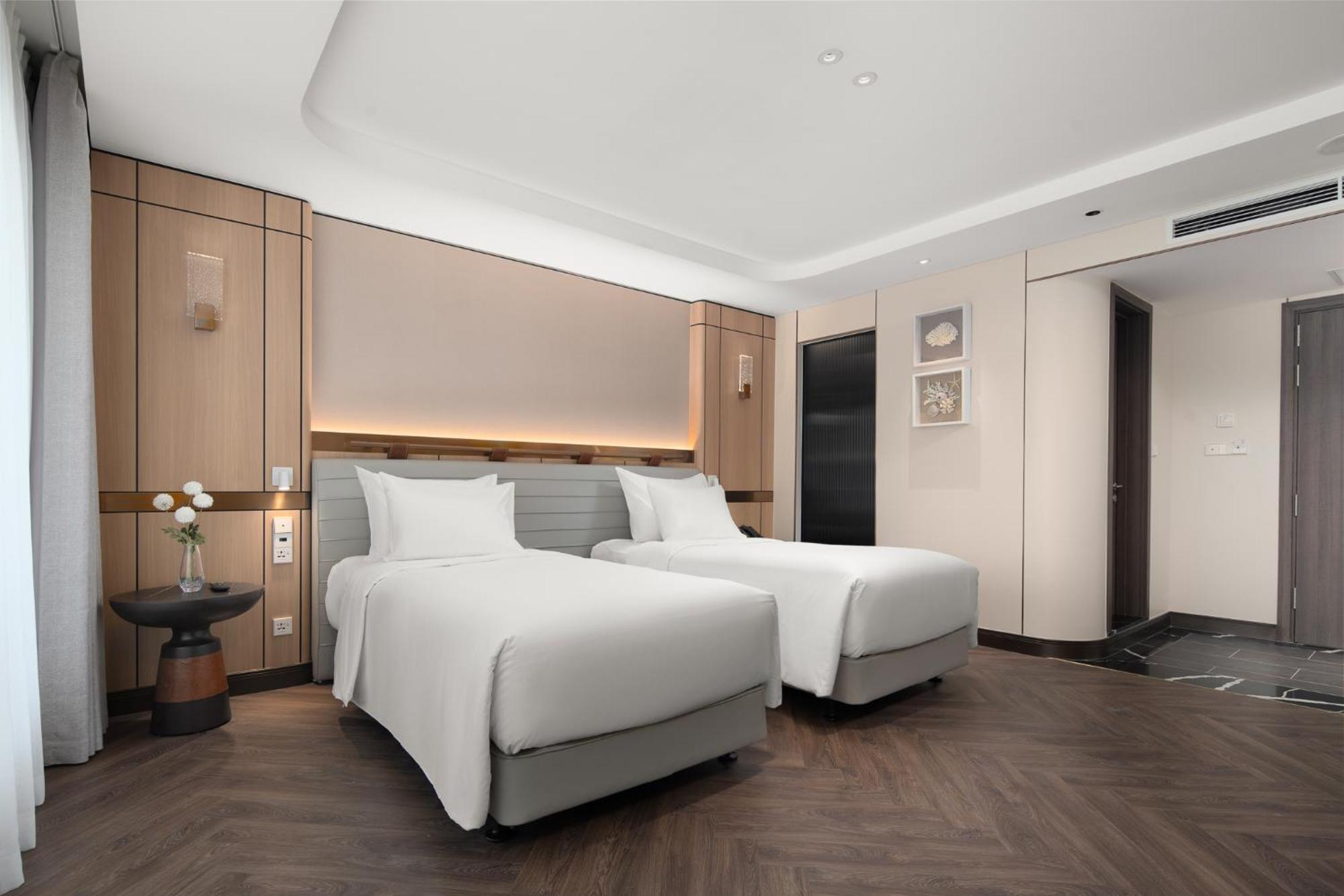 Hotel Grand Pioneers Halong Bay Cruise 1 Ha Long Esterno foto