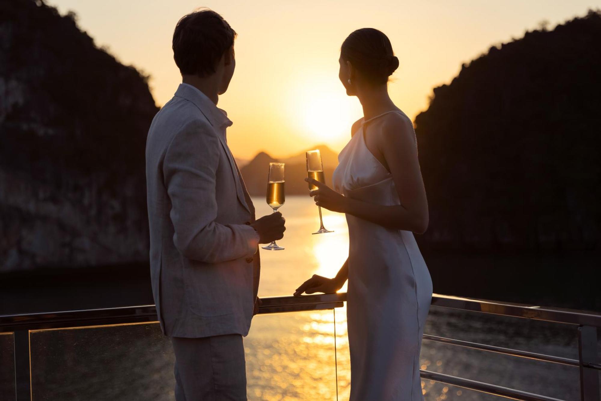 Hotel Grand Pioneers Halong Bay Cruise 1 Ha Long Esterno foto