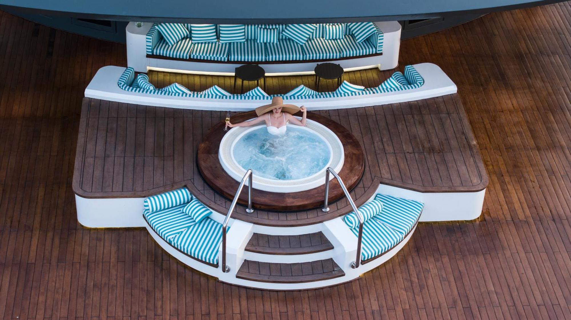 Hotel Grand Pioneers Halong Bay Cruise 1 Ha Long Esterno foto