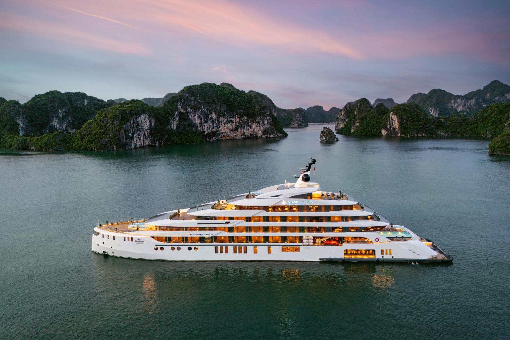 Hotel Grand Pioneers Halong Bay Cruise 1 Ha Long Esterno foto